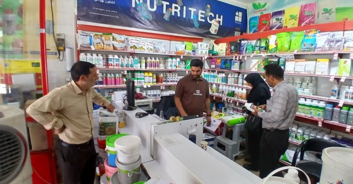 بازدید کارگروه بازرسی و نظارت مواد کودی از مراکز عرضه کود در شهرستان شهرکرد 