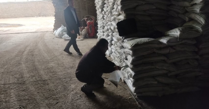 نمونه برداری از 200 تن کود  سوپر فسفات تریپل گرانوله پارت 43 کیمیاداران کویر