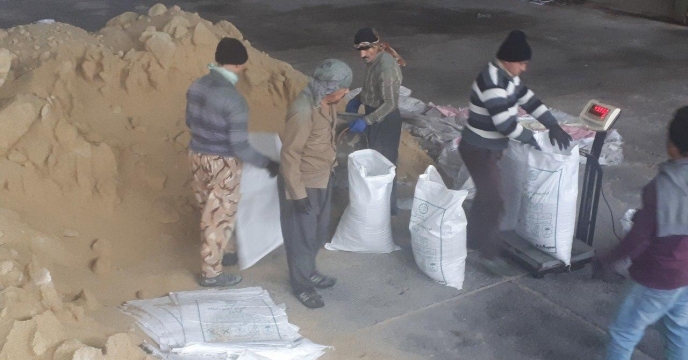 کیسه گیری کود فله ارسالی از مبادی