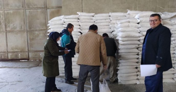 بازدید و رصد انبار کارگزاران توزیع کود شهرستان کامیاران