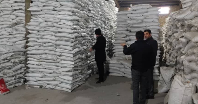 نمونه برداری از کود فسفات 13 درصد در آذربایجان غربی