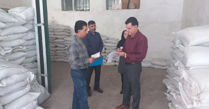 بازدید کارشناسان پایش مواد کودی از انبار کارگزاران شهرستان ایوان