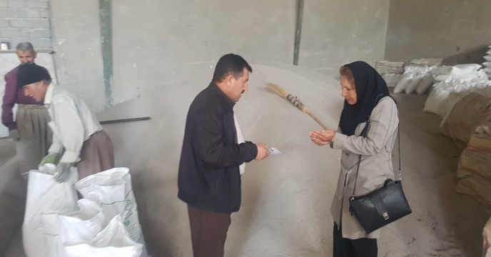 بازدید کارشناسان پایش مواد کودی از انبار کارگزاران پیرانشهر