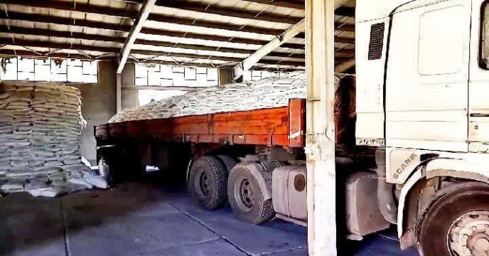 توزیع کود یارانه ای بین کارگزاران شهرستان سیرجان در سال 1402