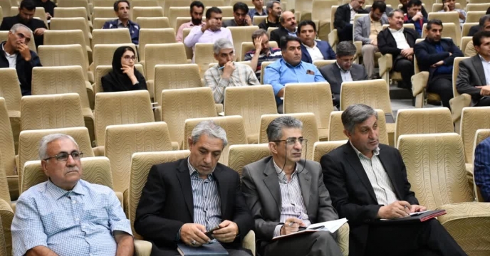 حضور مدیر شرکت خدمات حمایتی کشاورزی استان آذربایجان شرقی در کارگاه آموزشی کشت نباتات علوفه ای کم آببر در اجرای الگوی کشت استان