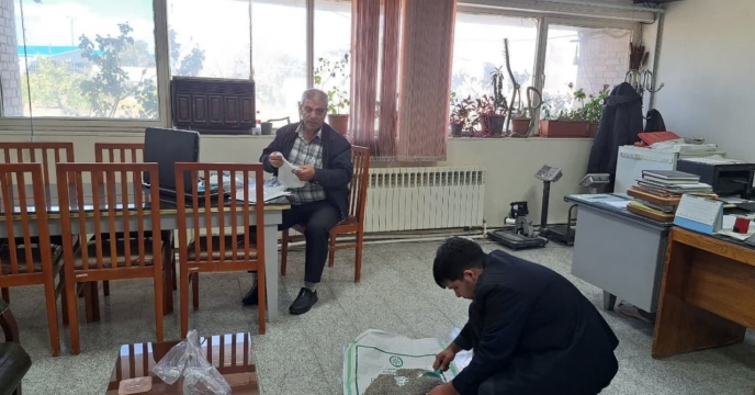 نمونه‌برداری از کود سوپرفسفات تریپل توسط شرکت خدمات حمایتی کشاورزی استان آذربایجان شرقی