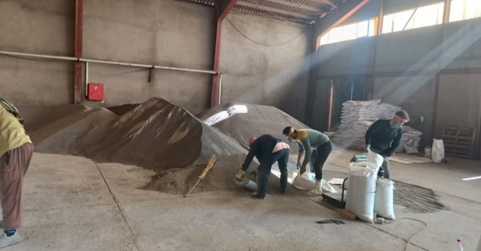 توزیع بیش از67 تن  کود برای مزارع چغندر قند شهرستان  آزادشهر در نه ماهه سال جاری