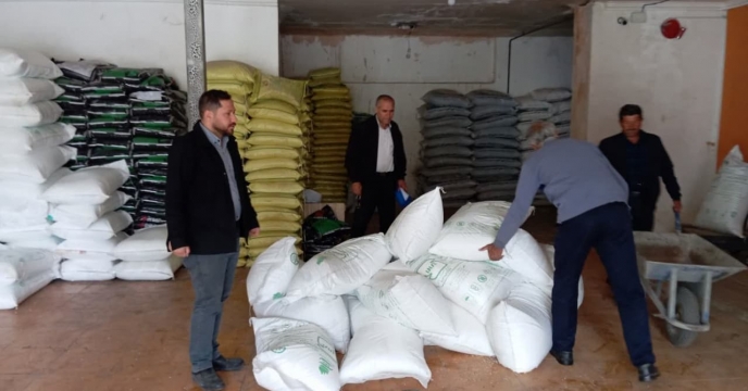بازدید گروه پایش کود استان آذربایجان شرقی از انبار و دفتر توزیع کود کارگزاری های توزیع نهاده‌های کشاورزی در شهرستان مراغه
