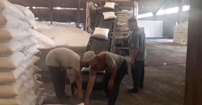 تامین و توزیع مقدار۲۵ تن کود سوپر فسفات ساده برای کشاورزان شهرستان گمیشان در فروردین ماه سال جاری