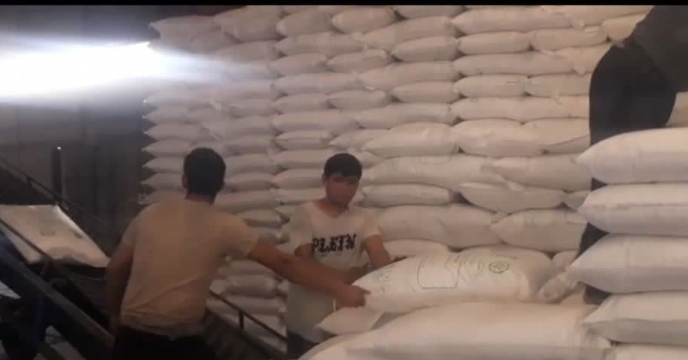 حمل و بارگیری مقدار۳۰تن کود سوپر فسفات  ساده برای توزیع به کشاورزان شهرستان کردکوی در فروردین ماه سال جاری