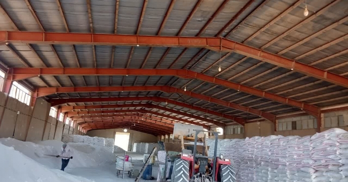 توزیع انواع کودهای یارانه ای بین کارگزاری های مجاز کود شهرستان قم