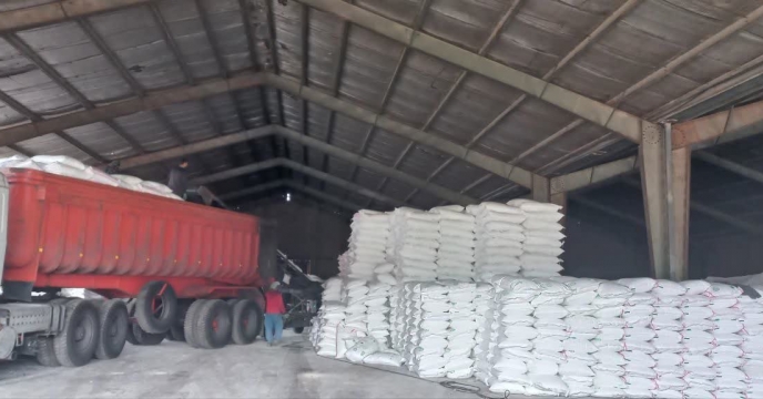 عملیات حمل 950تن کود کشاورزی به شهرستان هندیجان در بازه زمانی یک‌ماهه انجام شد