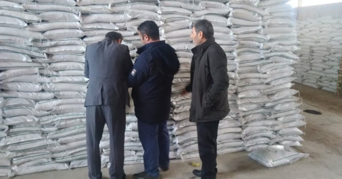انجام عملیات نمونه برداری از کودهای تولید داخل