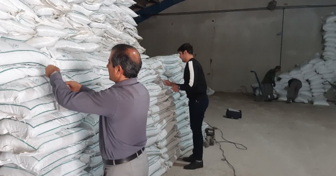 نمونه برداری از میزان 200 تن کود کشاورزی سولفات پتاسیم گرانوله شرکت معدنی  املاح ایران(پارت12) در انبارهای ذخیره شعبه لرستان