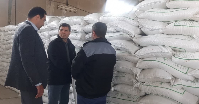 نمونه برداری از کود سولفات پتاسم گرانوله شرکت میهن زاج در انبارهای استراتژیک استان تهران