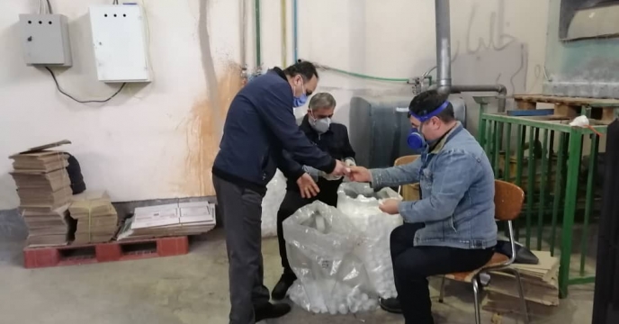 نصب سیل روی درب بطری های یک لیتری بچ 1 پارت دو سم کلرپیریفوس