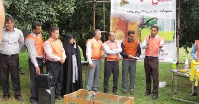 حضور کارگزاران در مبارزه با آفت مگس میوه