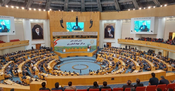 حضور مدیر شرکت خدمات حمایتی کشاورزی  لرستان در اولین کنگره ملی مراکز جهاد کشاورزی در سالن اجلاس سران