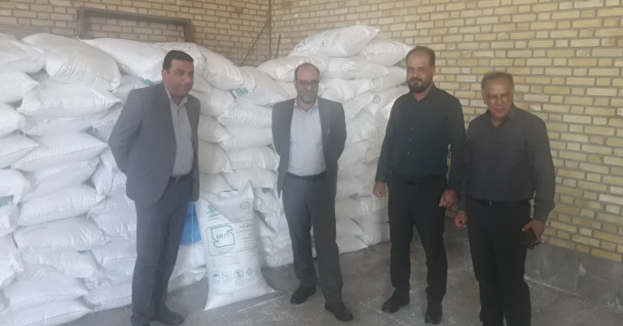 بازدید سرپرست شرکت خدمات حمایتی کشاورزی استان اصفهان از روند توزیع کود در کارگزاری اتحادیه شرکت های تعاونی روستایی شهرستان سمیرم در استان اصفهان