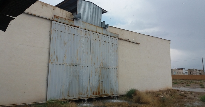 آبیاری درختان محیط اداره