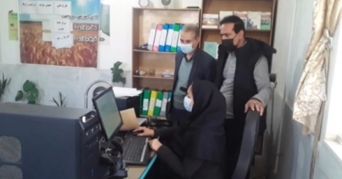 گزارش تصویری دوردوم آموزش عملی کار باسامانه کنترل وپایش ومواد کودی  و سامانه حمل ونقل وتوزیع نهاده های کشاورزی توسط گروه آموزشی شرکت خدمات حمایتی جهادکشاورزی استان لرستان در شهرستان دورود(مرکز خدمات کشاورزی کاغه جنوبی)