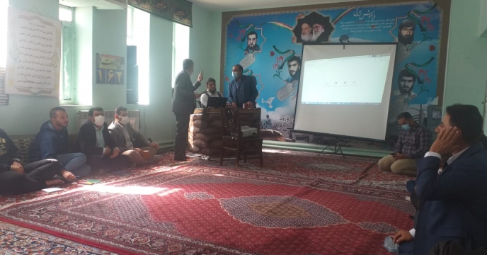 آموزش عملی حواله الکترونیک به کارگزار ها وکارکنان خدمات جهاد کشاورزی شهرستان دورود در سامانه کنترل وپایش مواد کودی وسامانه حمل ونقل وتوزیع نهاده های کشاورزی