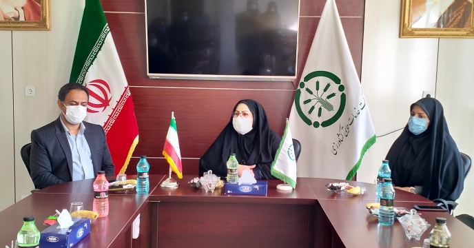 حضور مدیر کل محترم دفتر امور زنان و خانواده استانداری به مناسبت روز زن