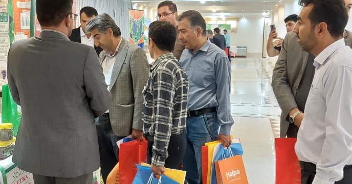 دکتر رحمانی مدیر جهاد کشاورزی شهرستان بروجن در همايش آموزشي ترويجي و معرفي محصولات سبد کودي شرکت خدمات حمايتي کشاورزي چهار محال بختياري