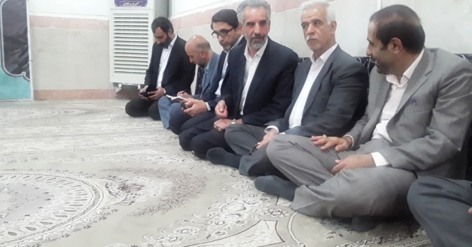 دیدار مدیر وکارکنان شرکت خدمات حمایتی کشاورزی لرستان با نماینده ولی فقیه دراستان لرستان به مناسبت هفته جهاد کشاورزی درمحل دفتر امام جمعه خرم آباد