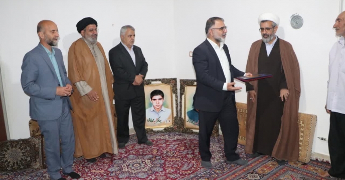 دیدار مدیر شرکت خدمات حمایتی کشاورزی لرستان با خانواده های شهدای جهاد کشاورزی در هفته جهاد کشاورزی