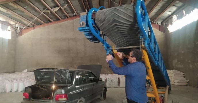 تعمیر نوار نقاله شرکت خدمات حمایتی کشاورزی استان لرستان توسط کارشناسان فنی استان