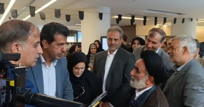 بازدید نماینده ولی فقیه،قائم مقام ومعاونین وزارت جهادکشاورزی از غرفه شرکت خدمات حمایتی کشاورزی کرمان