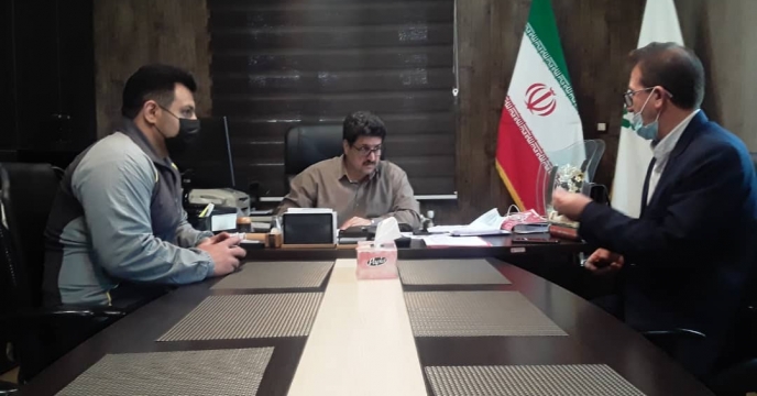 جلسه ی مشترک مدیر شرکت خدمات حمایتی جهادکشاورزی استان لرستان با همکاران شرکت در مورد توزیع کودهای غیر یارانه ای در قالب تفاهم نامه