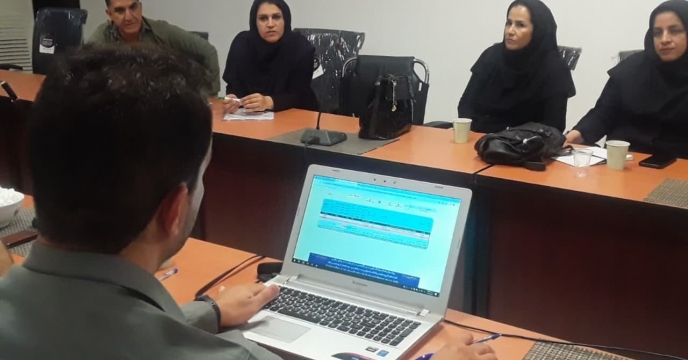 گفتگوی کارشناسان ستاد مرکزی با کارگزاران توزیع نهاده های کشاورزی لرستان 