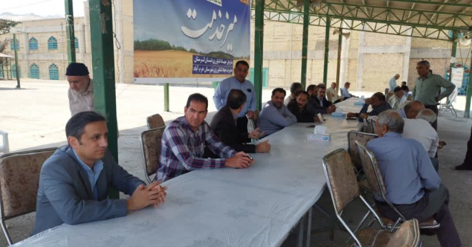 تشکیل میز خدمت کشاورزی با حضور مدیر شرکت خدمات حمایتی کشاورزی لرستان در محل مصلای الغدیر خرم آباد