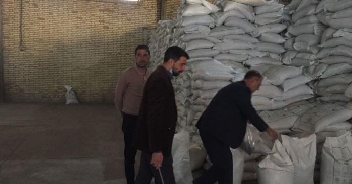 تهیه 3 نمونه از کود سوپر فسفات تریپل وارداتی  به استان آذربایجان غربی (10 آبان ماه سال 1401)