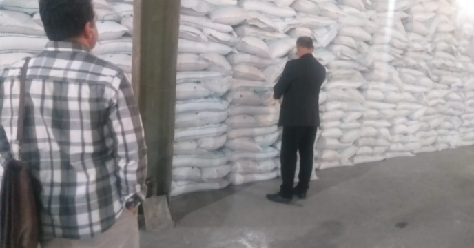 نمونه برداری از سولفات پتاسیم گرانوله توسط نماینده شرکت خدمات حمایتی کشاورزی استان آذربایجان غربی