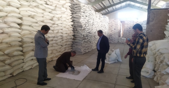 نمونه برداری از 200 تن کود فسفاته 13% در استان خراسان جنوبی