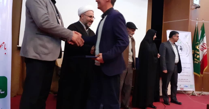 در گرامیداشت روز جهانی خاک از کارگزار شرکت خدمات حمایتی کشاورزی استان قزوین تجلیل شد