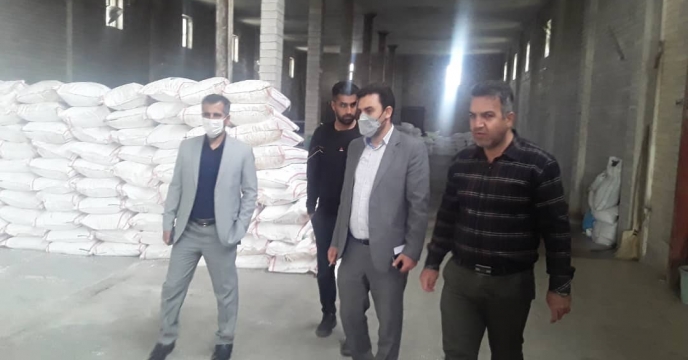 بازدید میدانی مشترک کارشناسان رصد وپایش شرکت خدمات حمایتی کشاورزی لرستان و همکاران بازرسی جهادکشاورزی ازانبار کارگزاران توزیع نهاده های کشاورزی در شهرستان بروجرد