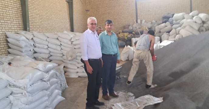 حضور معاون فنی و تولیدی شرکت خدمات حمایتی کشاورزی استان اصفهان در عملیات کیسه‌گیری کود وارداتی در نجف‌آباد