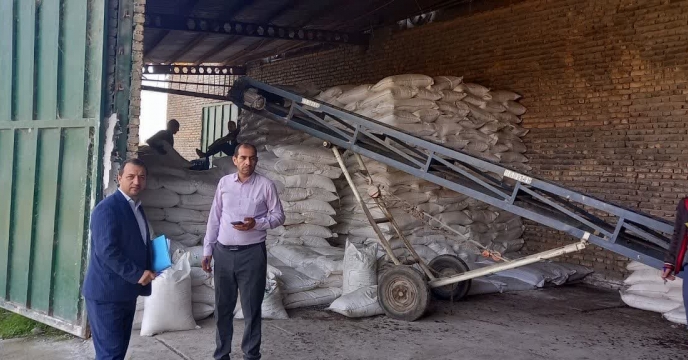 بازدید کارشناس پایش مواد کودی از کارگزاری کود شهرستان گرگان
