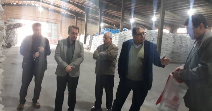 بازدید  مدیر مرکز تحقیقات کاربردی نهاده های کشاورزی  از انبار شرکت خدمات حمایتی آذربایجان غربی