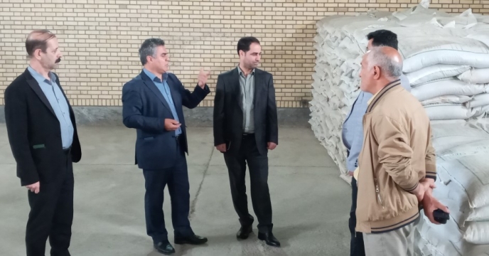 بازدید مهندس خون زر عضو کمیته فنی و بازرگانی از انبار شعبه اردبیل 
