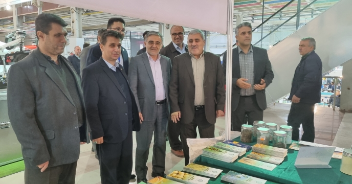 بازدید رئیس سازمان جهاد کشاورزی آذربایجان‌غربی از غرفه شرکت خدمات حمایتی کشاورزی در چهاردهمین نمایشگاه بین المللی صنایع و ماشین آلات کشاورزی ارومیه   