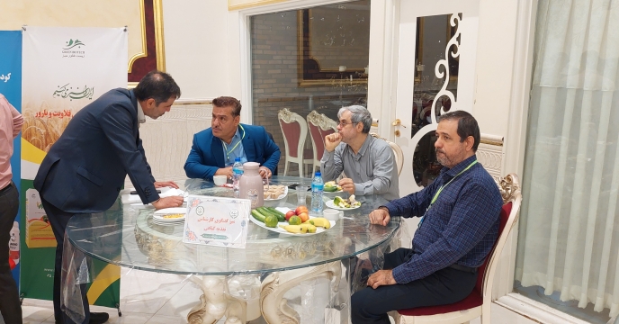 مدیر و معاون حفظ نباتات در همایش استان قم به اهمیت تغذیه گیاهی در مقابله با آفات و بیماریها تاکید کرد