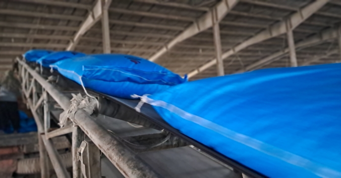 کود یارانهای اوره به مصرف مزارع و باغهای شهرستان انار رسید کود یارانهای اوره به مصرف مزارع و باغهای شهرستان انار رسید