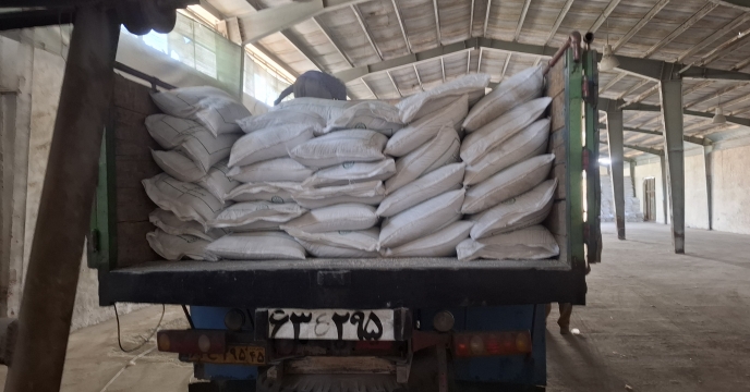 توزیع انواع کود کشاورزی؛ گامی در جهت افزایش تولیدات کشاورزی جنوب کرمان 