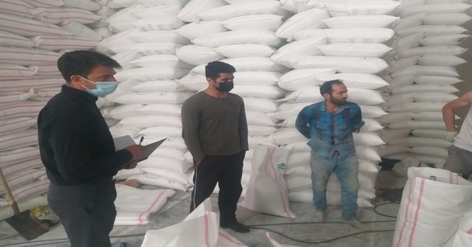 بازدید از از عملیات کیسه گیری و پلمپ انبارها در آذربایجان غربی