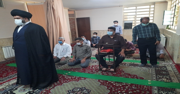 برگزاری نماز جماعت با حضور کارشناسان مرکز تحقیقات علمی کاربردی و مدیر و معاونین شرکت خدمات حمایتی کشاورزی استان یزد